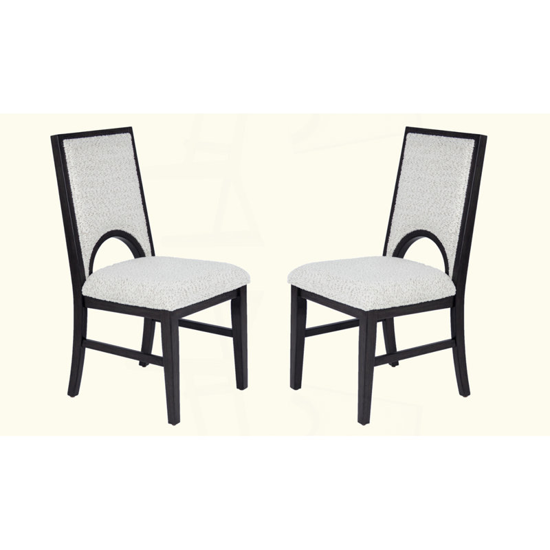 Chaise à découpes arquée en tissu blanc