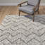 Tapis à poil long zigzag moderne ivoire / gris Chaise Gilas-25540089