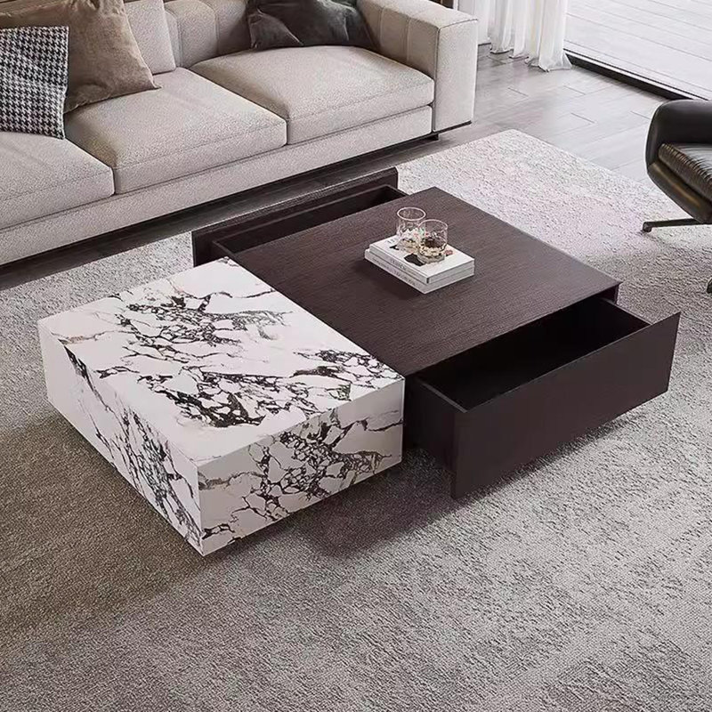 Table basse minimaliste de style italien.