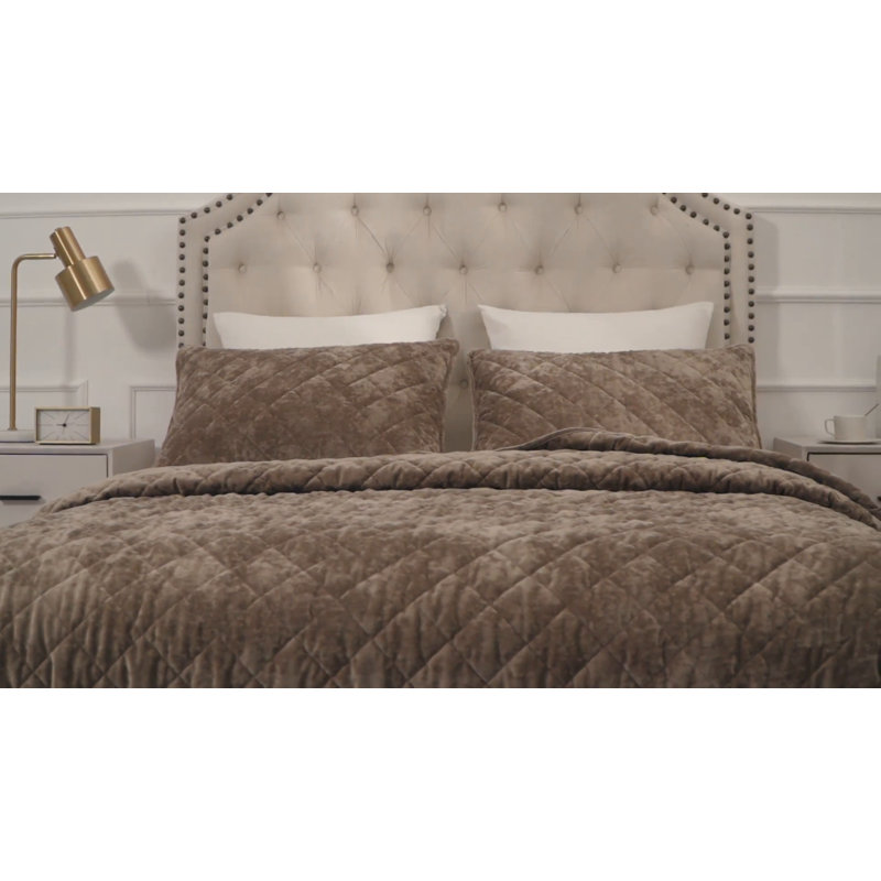 Caramel Gold Velvet Queen Quilt Set with Diamond Stitching