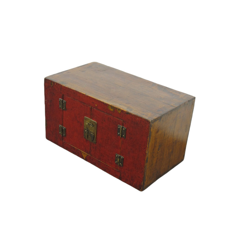 Armoire antique en porcelaine rouge