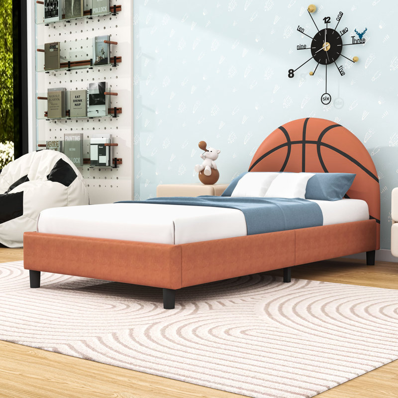 Lit plateforme simple en bois avec tête de lit tapissier et lattes