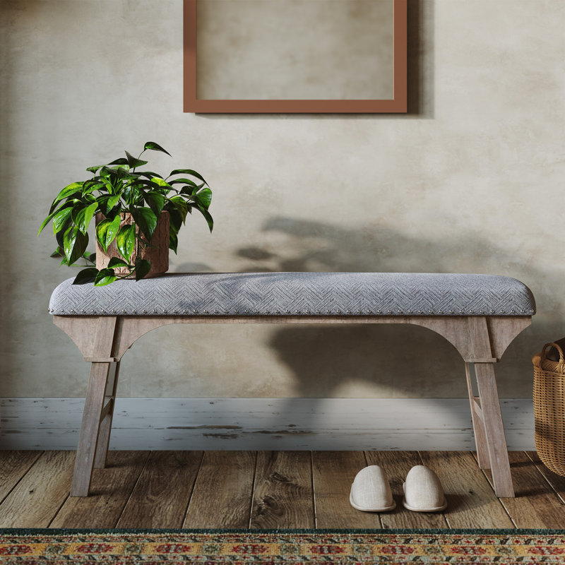 Banc de hall d'entrée rembourré rustique avec tissu à chevrons gris clair et pieds en bois massif vieilli