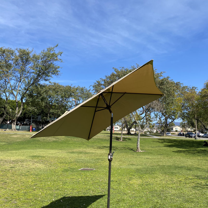Parasol de marché carré de 6,5 pi avec couleur brun inclinable / manivelle Mirjank