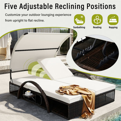 Chaise longue d'extérieur en acier avec dossier réglable, lit double de patio avec table d'appoint cachée et accoudoirs arqués, convient pour la terrasse de la piscine, le jardin et la cour