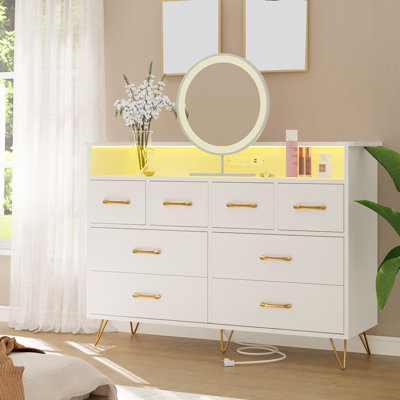 Commode 8 tiroirs GarveeHome, commode moderne pour chambre à coucher avec lumières à DEL et station de charge, commode en bois avec espace ouvert, rangement pour le vestibule, salon, blanc