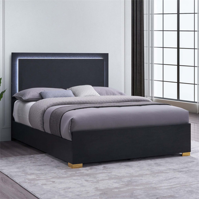 Lit à panneau en bois Jeremiah avec éclairage halo doux et conception épurée, parfait pour les chambres modernes et confortables.