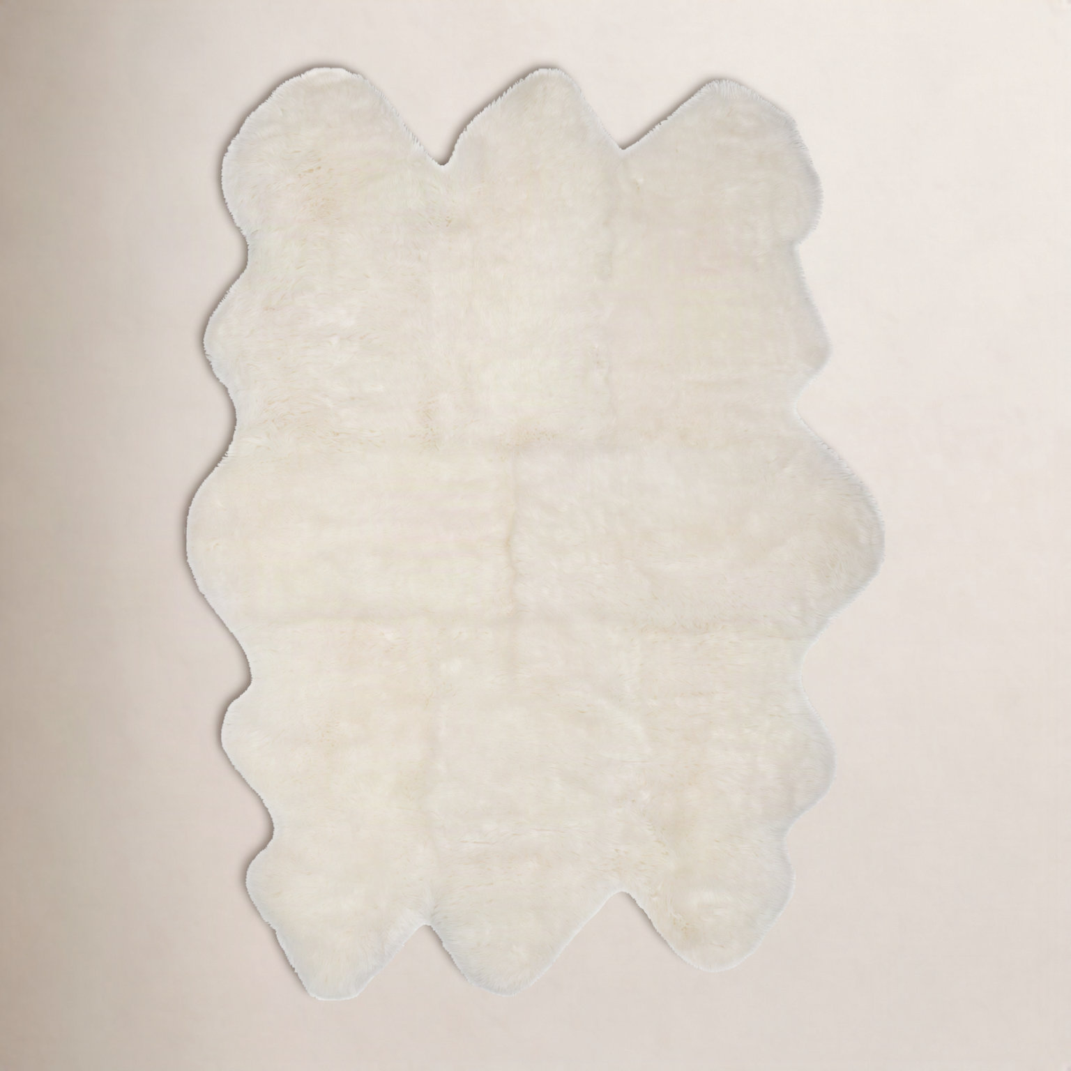 Mera White Handmade Sheepskin Rug, Rectangle 5'5" x 7'7"