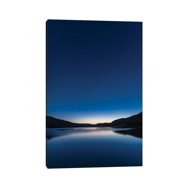 «The Big Dipper in Deep Sunset Twilight Over Reesor Lake, Alberta, Canada» par Alan Dyer - photographie sur toile tendue