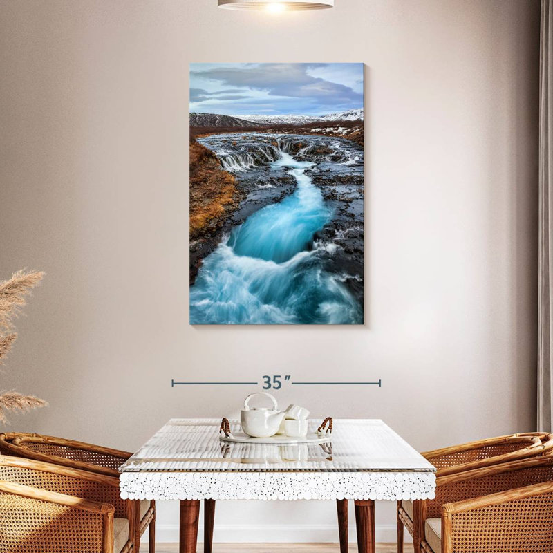Alvord tourbillonnant en cascades en Islande, H 45 po x l 30 po