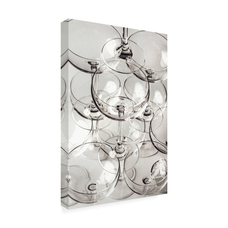 Modern and Contemporary Champagne Tower 7 par Pictufy Studio LII, H 47 po x l 30 po x P 2 po