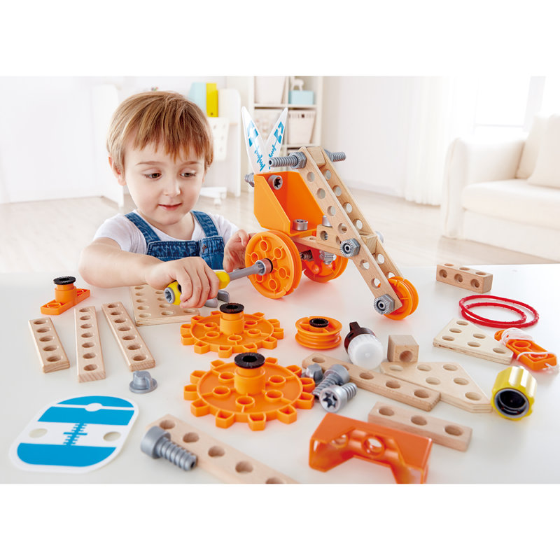 Hape: Junior inventeur: trousse d'expérimentation de luxe - 57 pièces, jouet de construction en bois, ensemble de créativité sans fin, formation en STGM, science, enfants de 4 ans et plus