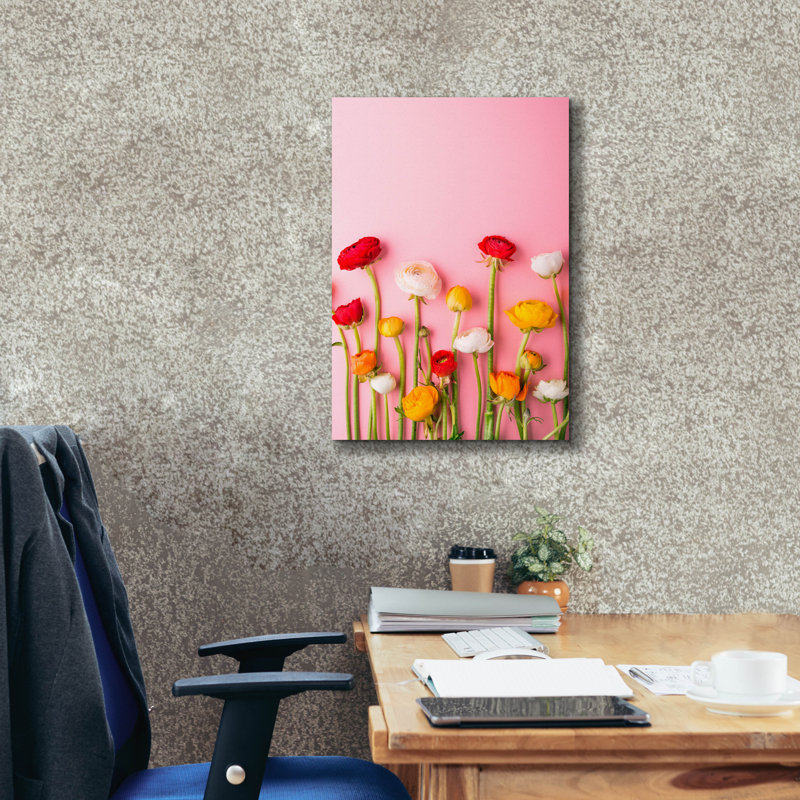 «Vibrant Ranunculus» par Incado, art mural sur toile, H 26 po x l 18 po x P 0,75 po