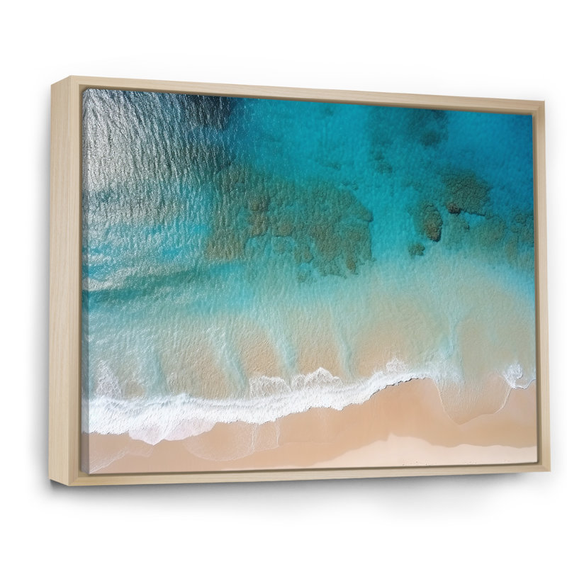 Vue aérienne de Tranquility Beach II - plage, art mural, H 30 po x l 40 po x P 1,5 po, Cadre flottant brun
