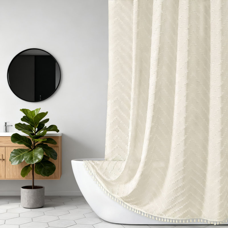 Tissu de rideau de douche en tissu texturé à motif de chevron texturé et imperméable avec pompons, Crème, crème