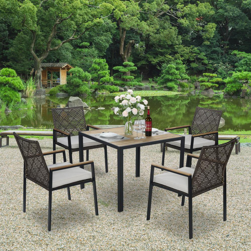 Ensemble repas 5 pièces pour patio avec table en bois d'acacia et chaises en rotin - Ensemble de conversation avec trou pour parasol