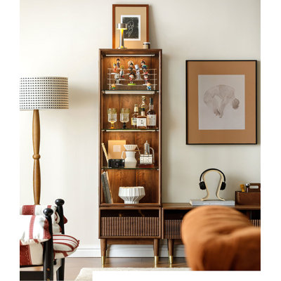Vitrine Mid-Century en noyer, tablettes en verre