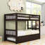 Lit superposé simple au-dessus d'un lit simple en bois avec lit gigogne convertible-669047274
