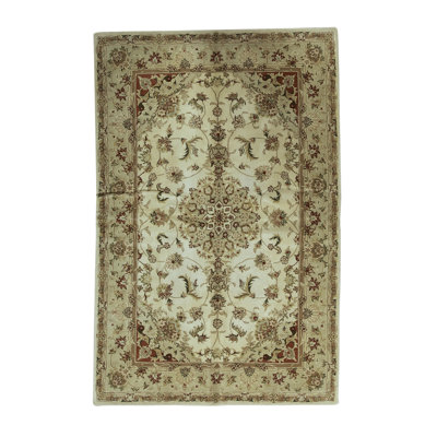 Tapis ivoire et vert clair noué à la main de haute qualité