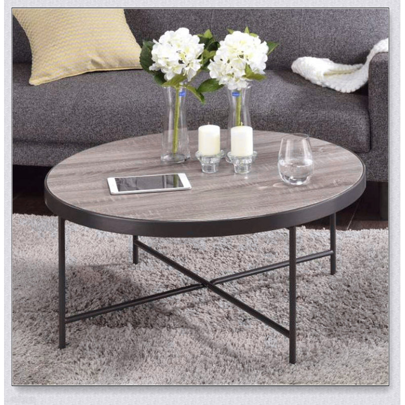 Table basse ronde en bois avec cadre en métal, alliant charme rustique et durabilité industrielle pour les espaces de vie modernes.