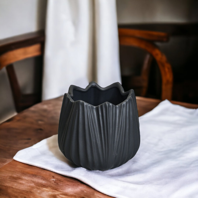 Pot à fleurs, Noir
