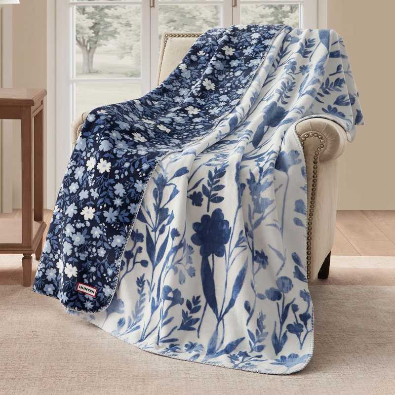 Hunter Reversible Plaid Plush Throw Blankets, Silhouette Stems