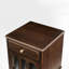 Table d'appoint traditionnelle en bois massif de 58 cm de hauteur avec porte en verre cannelé et tiroir à gauche.-1114693926