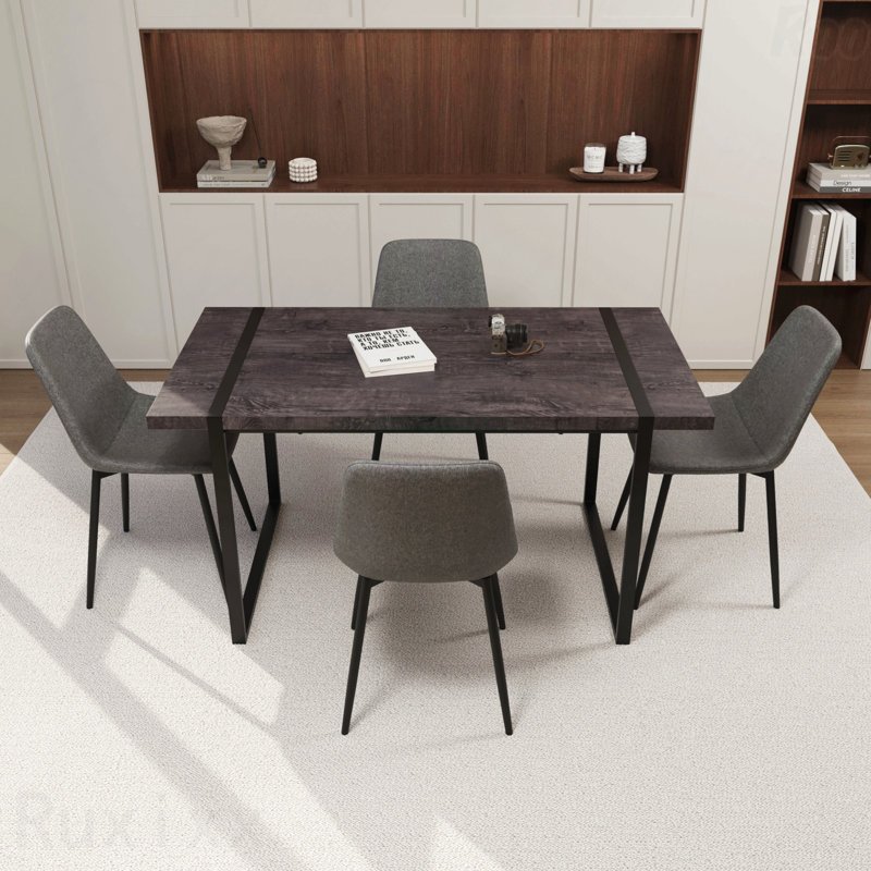 Ensemble de salle à manger 5 pièces: table en bois aggloméré noir 59 po et 4 chaises en suède, base rectangulaire en métal