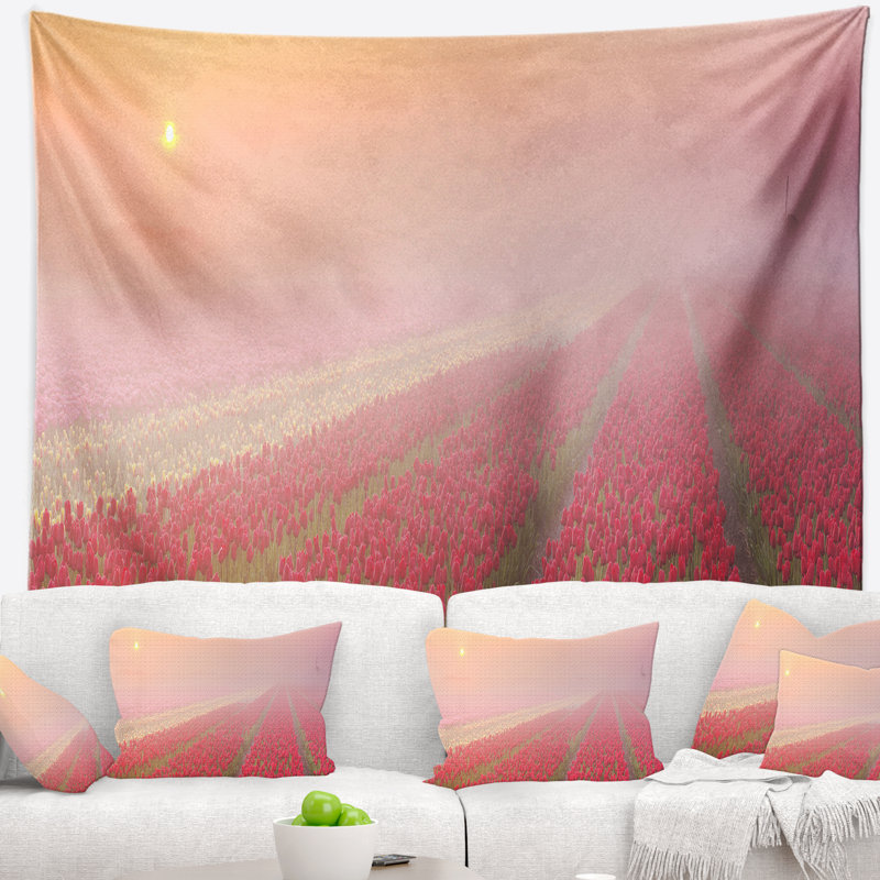 Tapisserie Schafer Sunrise over Rows of Tulips, H 32 po x l 39 po