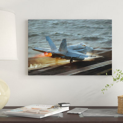 « a f/a-18c hornet lance à partir de la terrasse de vol de uss theodore roosevelt », reproduction de photo sur toile