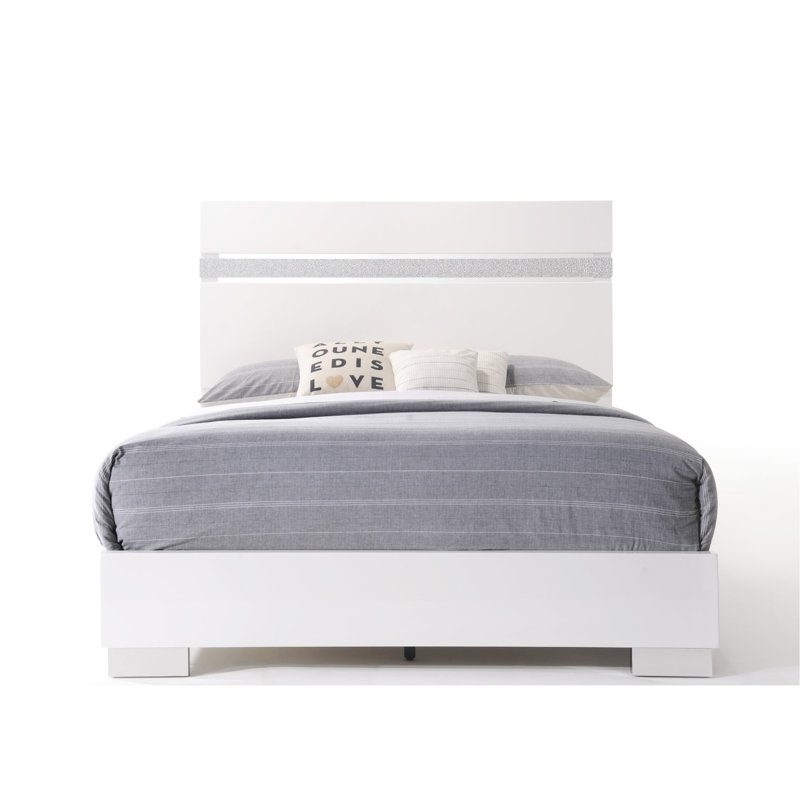 Grand lit confortable avec une apparence épurée - s'adapte à votre décor de chambre à coucher avec des décorations modernes en acrylique et ajoute une touche chic à