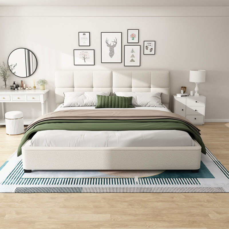 Très grande base de lit tapissier avec tête de lit capitonnée et coins carrés