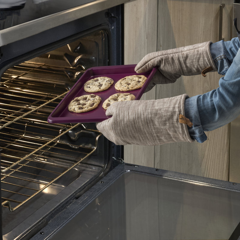 9X13in Nonstick Aluminized Steel Baking Sheet, Beetroot, Cardamom
