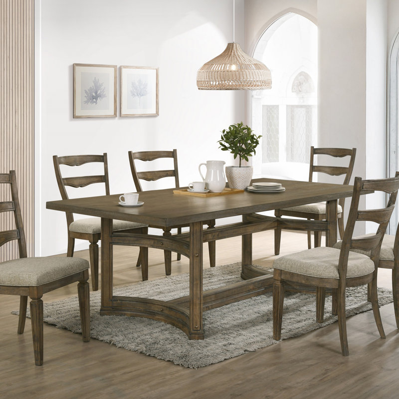 Ensemble de salle à manger exquis pour les réunions de famille et les réceptions, avec une fabrication durable et des sièges confortables.