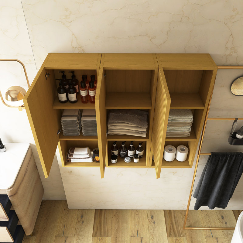 Armoire de salle de bain murale à rayures, avec portes, tablette et compartiment de rangement ouvert, couleur chêne doré