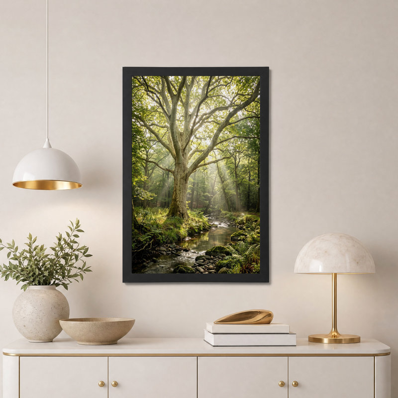 Tableau sur toile représentant un ruisseau ensoleillé coulant près d'un grand arbre, H 36 po x l 24 po