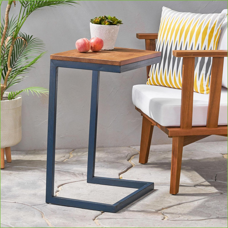 Table basse antique en bois de sapin avec base en fer noir, gigogne peu encombrante pour le salon
