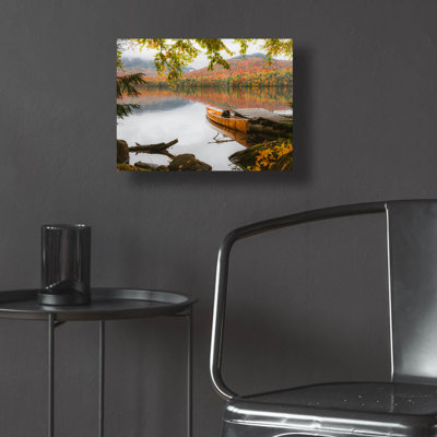 «Autumn Morning On Lake Placid Dock with Canoe» par Jonathan Zaharek 16 po x 12 po