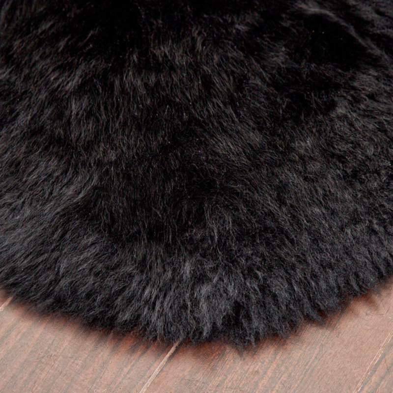 Tapis intérieur/extérieur noir en peau mouton Roy, Fantaisie 2 pi x 6 pi 5 po