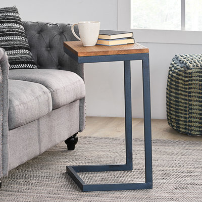 Table d'appoint en forme de C