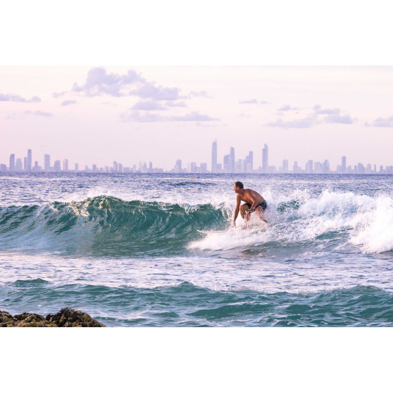 «Man Surfing Small Wave», photographie sur toile tendue, H 12 po x l 18 po