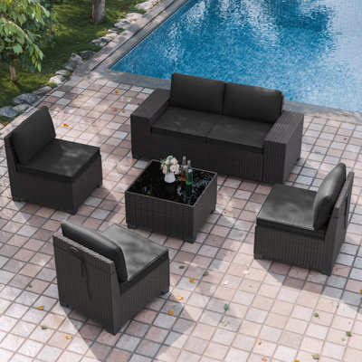 Ensemble de conversation 6 pièces en rotin HDPE toutes saisons avec coussins, accoudoirs extra larges et table basse avec plateau en verre