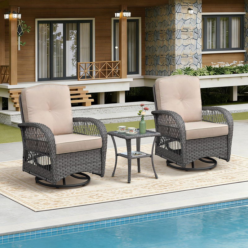 Ensemble de salon pivotant en rotin 3 pièces tissé pour l'extérieur - le choix idéal pour les patios et les cours.