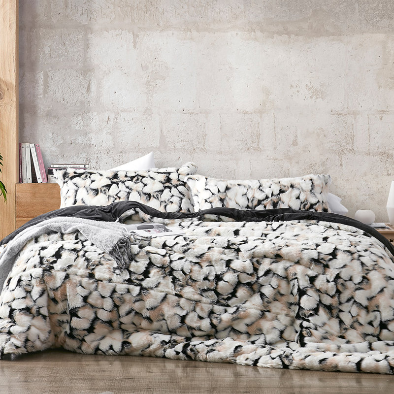 That's What An Ocelot's Tummy Looks Like Coma Inducer Faux Fur Oversized Comforter Set, Queen Comforter + 2 Shams, White