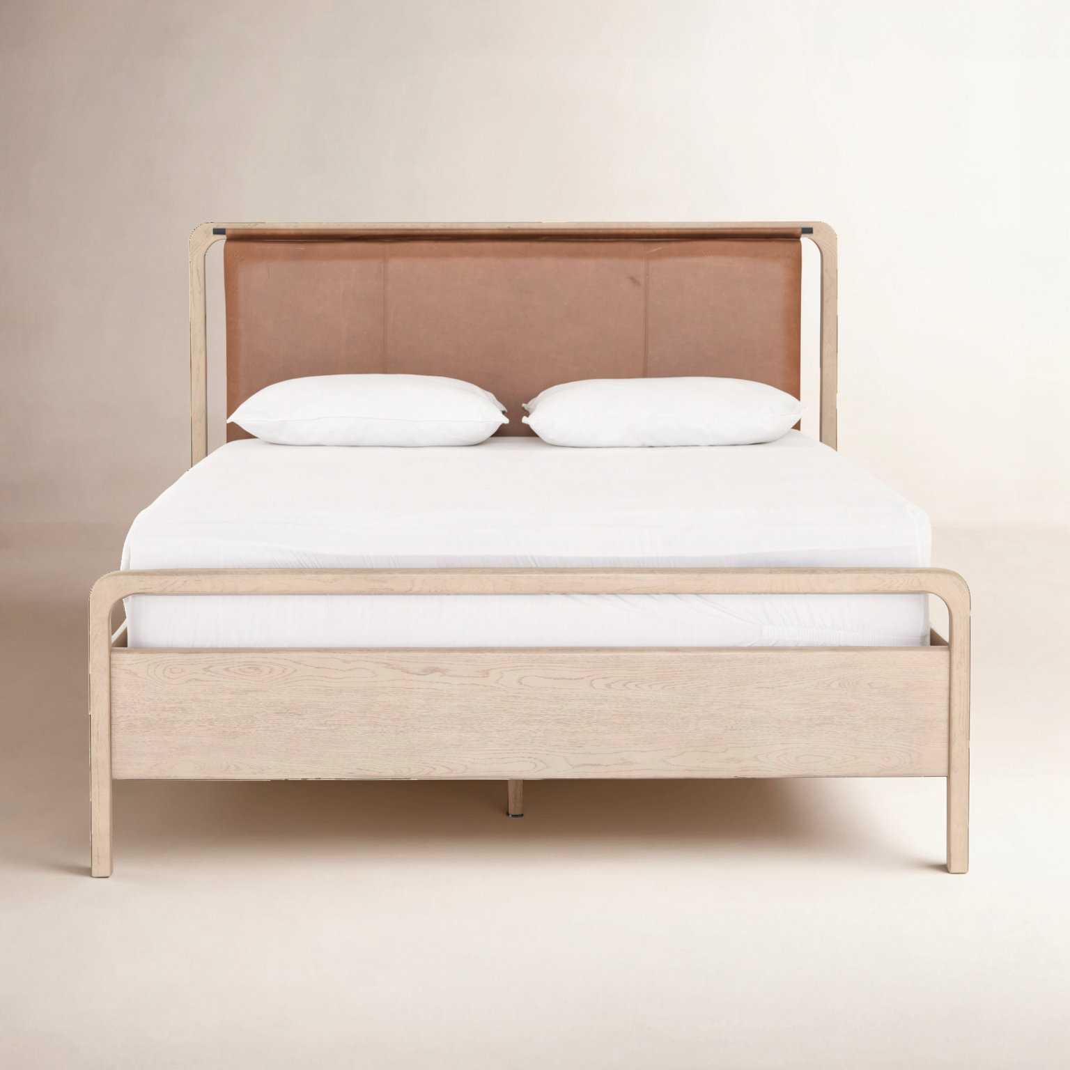Karsten Oak Bed, King, Chaps Sand/Yucca Oak Veneer