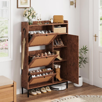 Meuble à chaussures en rotin avec 3 tiroirs rabattables et une porte, 90 x 24 x 131 cm, rangement étroit et peu encombrant pour 18 à 24 paires de chaussures.