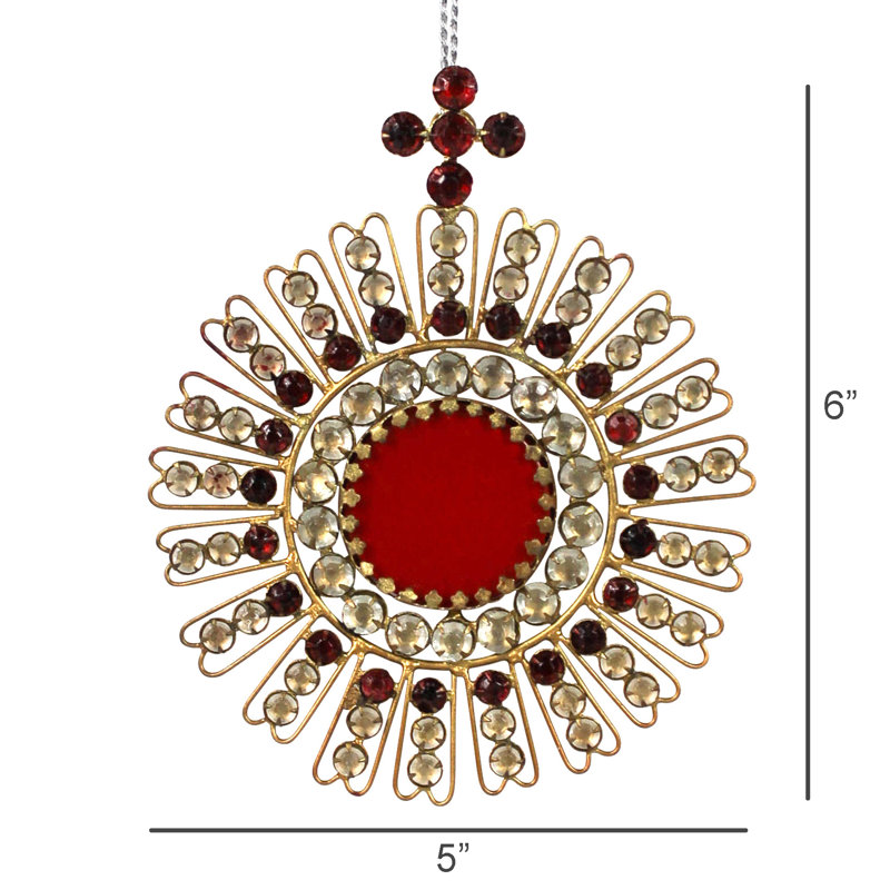 Médaillon orné de bijoux