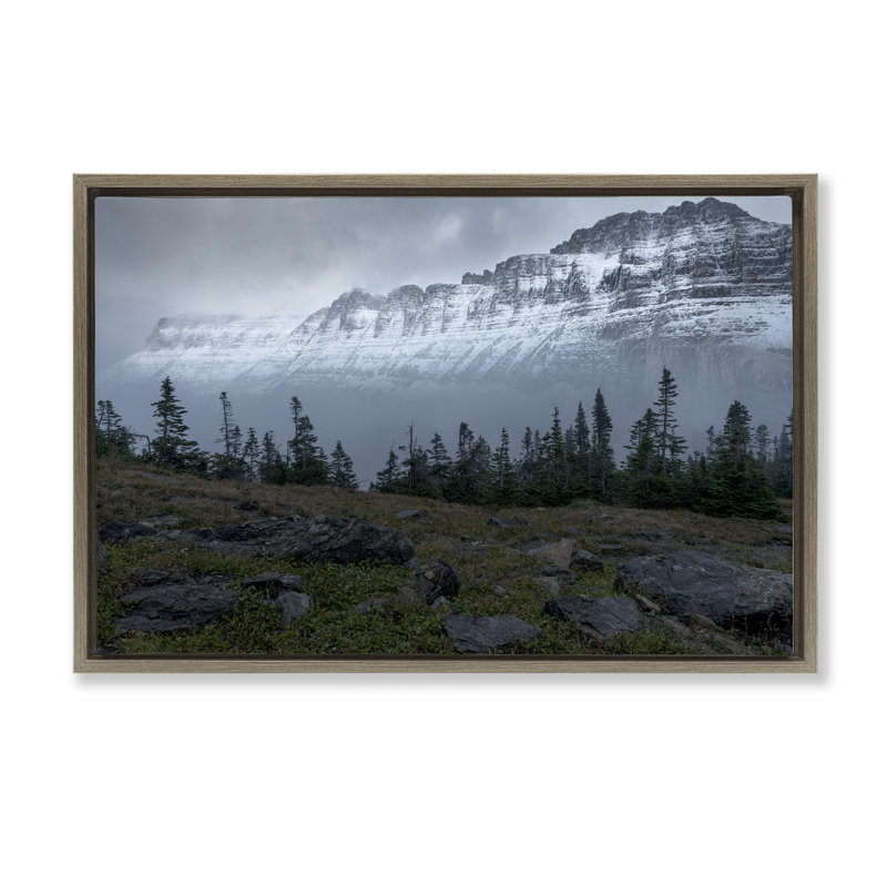 «First Snow Mountains», toile flottante encadrée par Hunter Page, Cadre flottant orme Montalcino, H 21 po x l 31 po