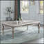 Table basse Platinum avec bordure florale complexe et pieds tournés classiques