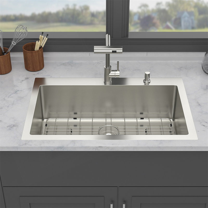 Évier de cuisine encastré en acier inoxydable de 33 pouces avec robinet coulissant et distributeur de savon intégré pour une cuisson efficace, silencieuse et élégante.